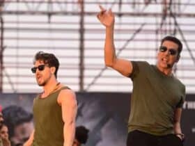 Slippers Thrown On Akshay Kumar And Tiger Shroff In Lucknow